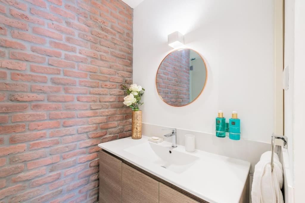 Amazing Flat 5 Balconies In Chueca - Gran Via Appartement Madrid Buitenkant foto